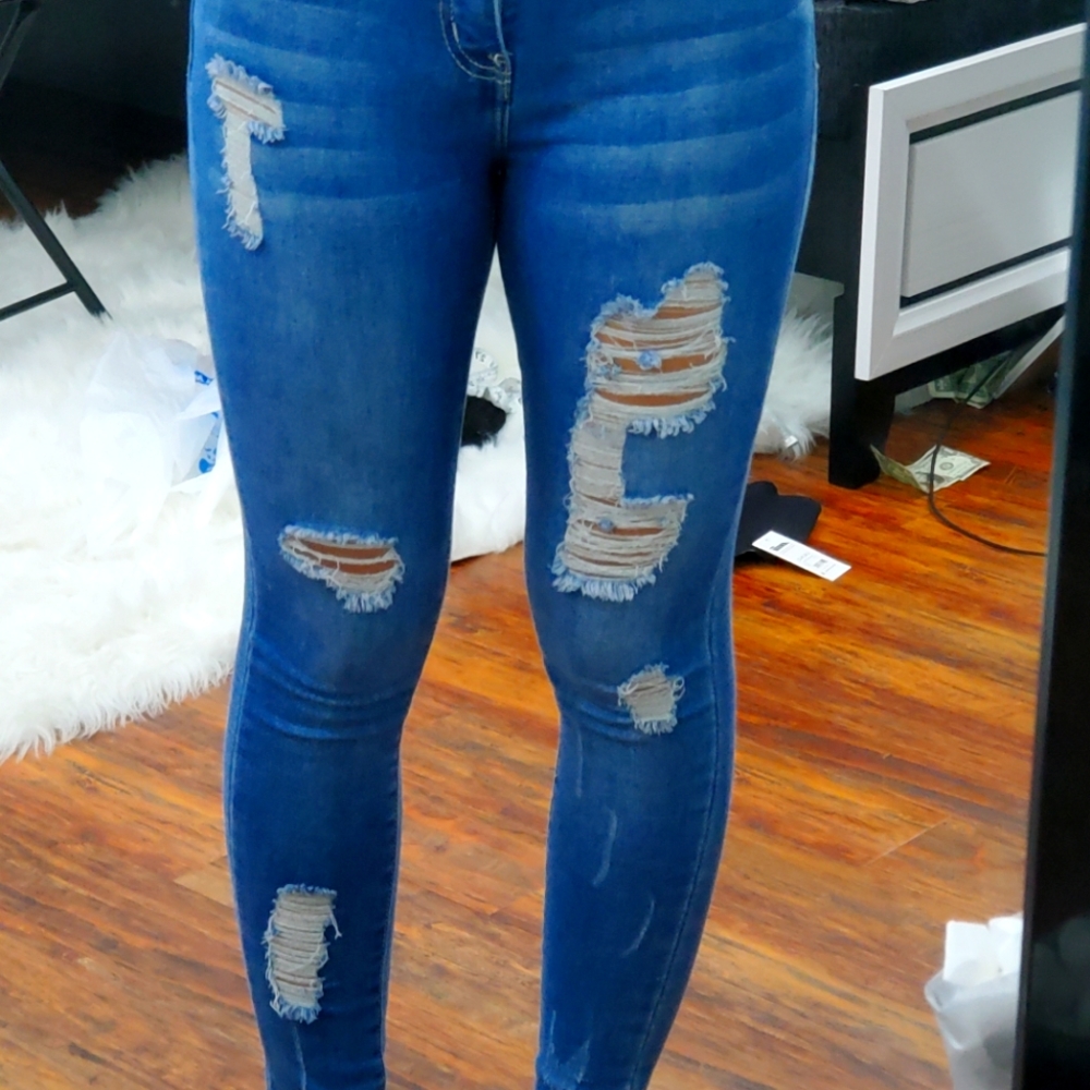 High-waisted jeans